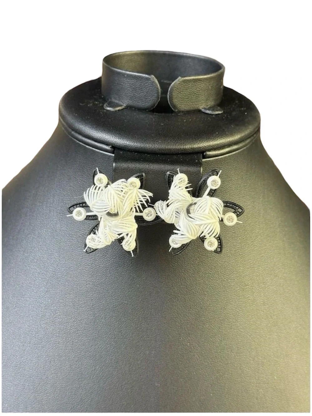 149. Vintage Black Rhinestone Filigree Clip-On Earrings Women's Fashion‎ Jewelry